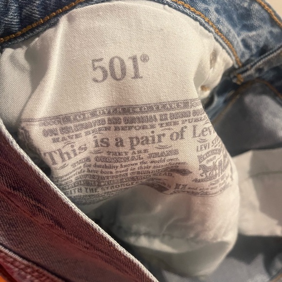 Levi Shorts - Picture 4 of 4